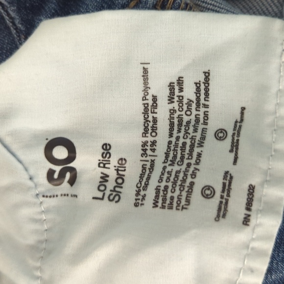 So Low-Rise Shortie Distressed Denim Blue Jean Shorts Junior Women's Size 7 / 28 - Picture 4 of 4